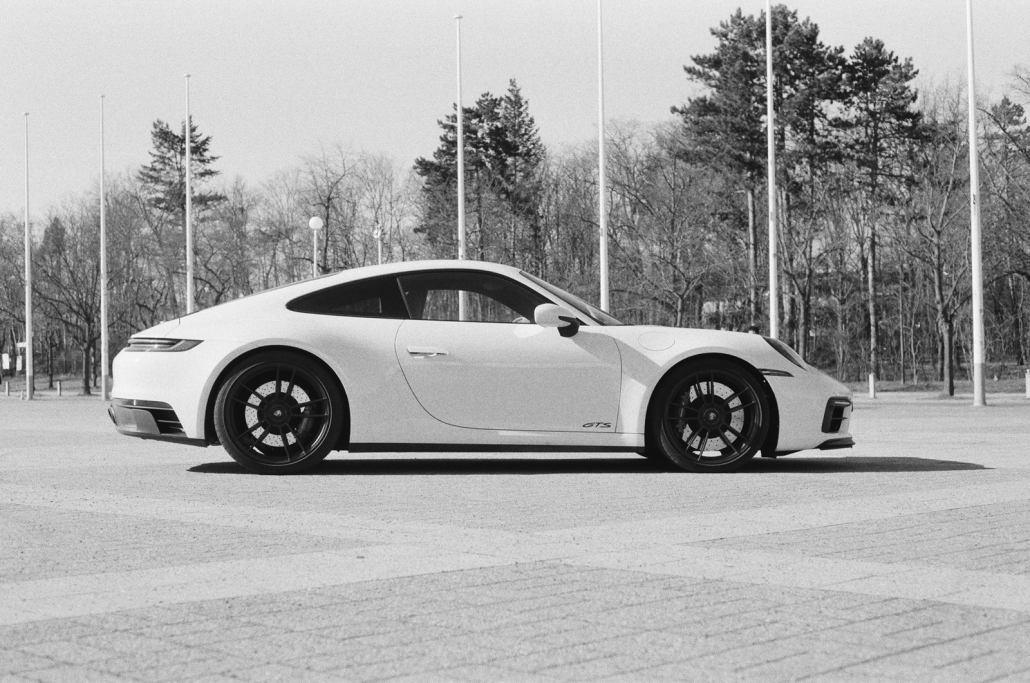 Die Porsche 911 Silhouette, auch auf Film festgehalten eine wahre Schönheit. Pentax ME Super - Die Porsche 911 Silhouette, auch auf Film festgehalten eine wahre Schönheit.
