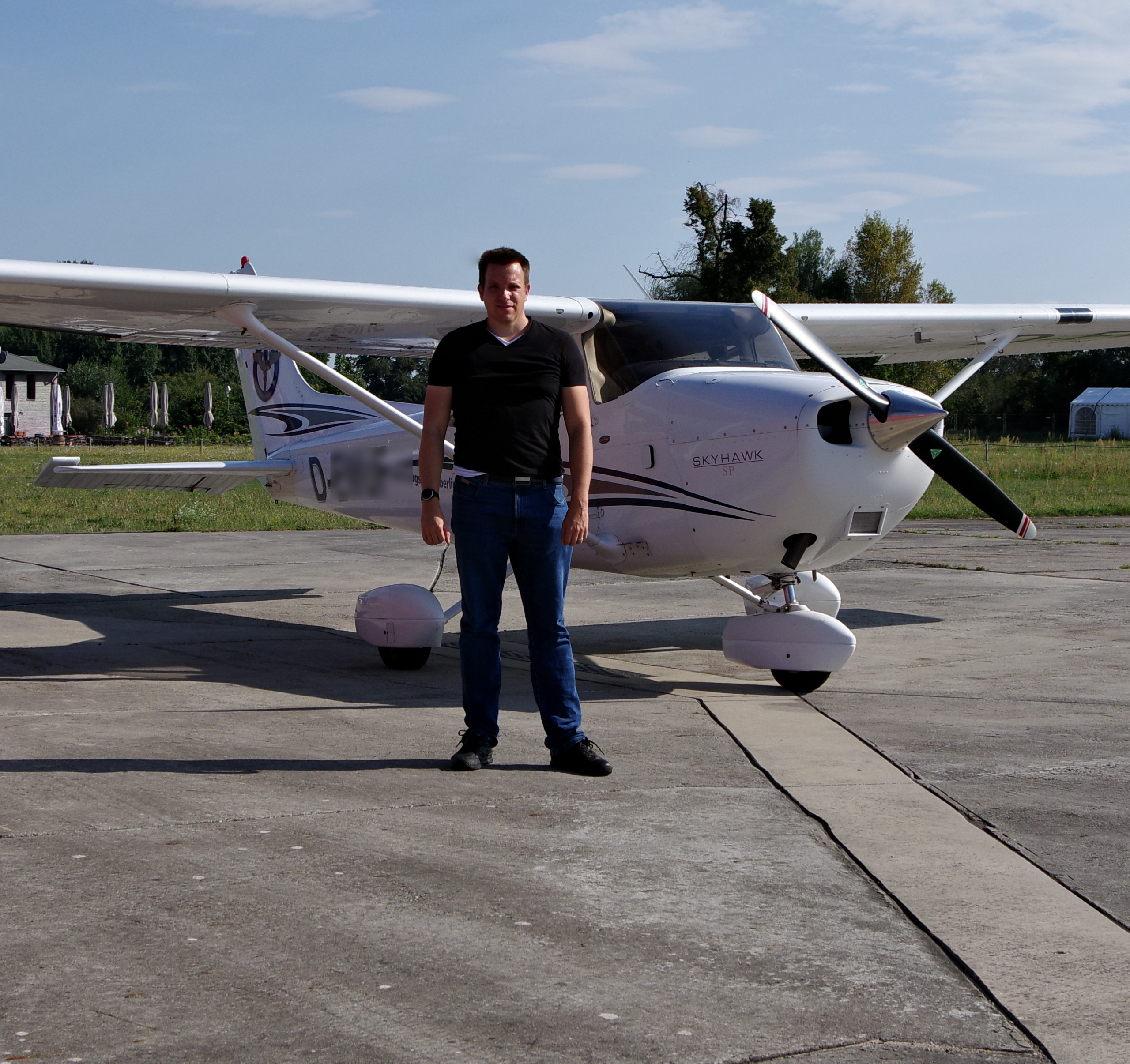 Benjamin Aunkofer as Pilot of a Cessna 172 SP.